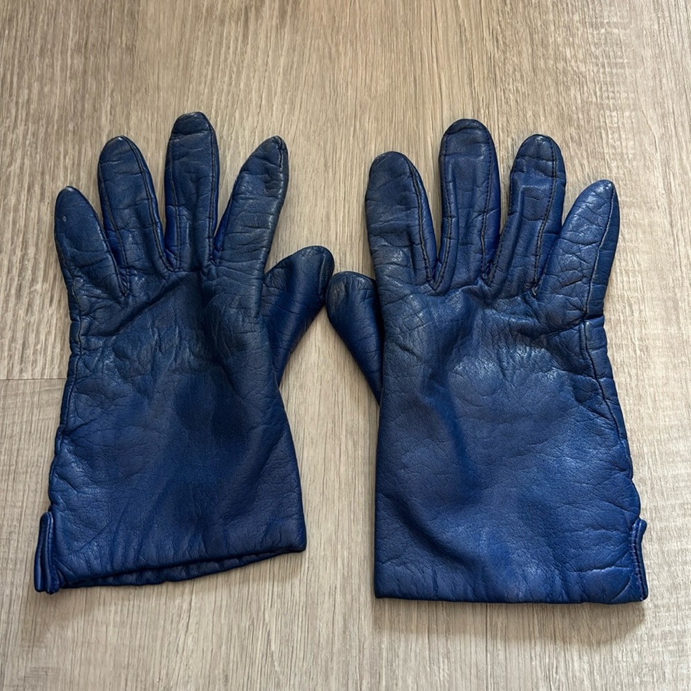 Blue leather gloves women’s size 7.5